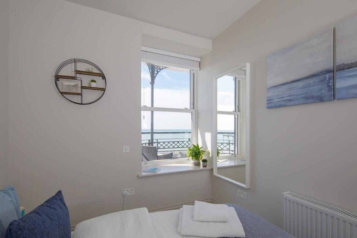 Panoramic Sea Views In Beachfront Apt W Balcony Богнор-Регис Экстерьер фото