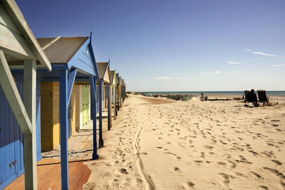 Panoramic Sea Views In Beachfront Apt W Balcony Богнор-Регис Экстерьер фото